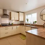 Semesterbostad Cozy Glam Patchway Garden House Sleep 9 Mid-long Term Welcome *