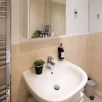 Cozy Glam Patchway Garden House Sleep 9 Mid-long Term Welcome Semesterbostad Bristol