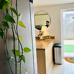 Cozy Glam Patchway Garden House Sleep 9 Mid-long Term Welcome Semesterbostad