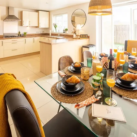 Cozy Glam Patchway Garden House Sleep 9 Mid-long Term Welcome Bristol