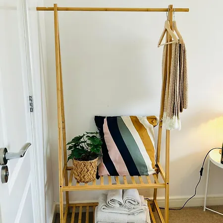 Cozy Glam Patchway Garden House Sleep 9 Mid-long Term Welcome Bristol