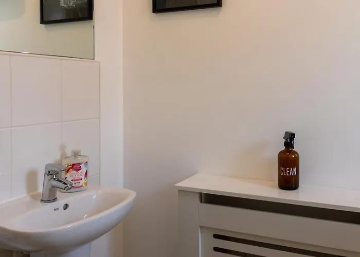 Cozy Glam Patchway Garden House Sleep 9 Mid-long Term Welcome Vakantiehuis Bristol