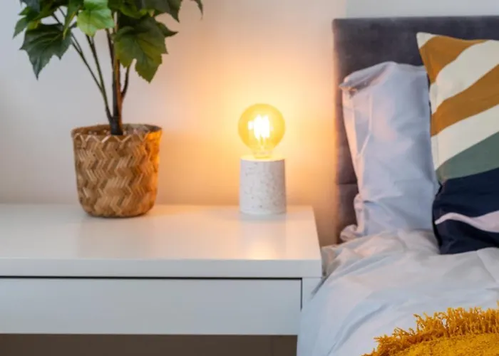 Cozy Glam Patchway Garden House Sleep 9 Mid-long Term Welcome Vakantiehuis Bristol