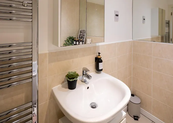 Cozy Glam Patchway Garden House Sleep 9 Mid-long Term Welcome Casa de Férias Bristol