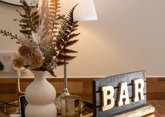 Cozy Glam Patchway Garden House Sleep 9 Mid-long Term Welcome Vakantiehuis *