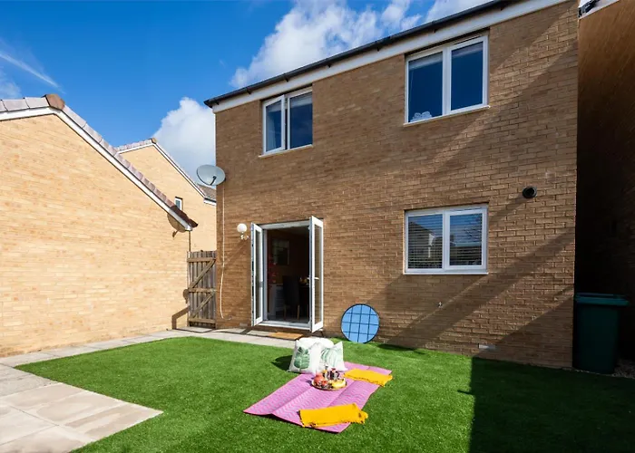 Cozy Glam Patchway Garden House Sleep 9 Mid-long Term Welcome Vakantiehuis Bristol