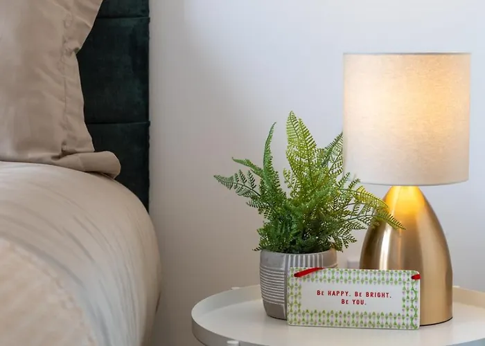 Cozy Glam Patchway Garden House Sleep 9 Mid-long Term Welcome * Bristol