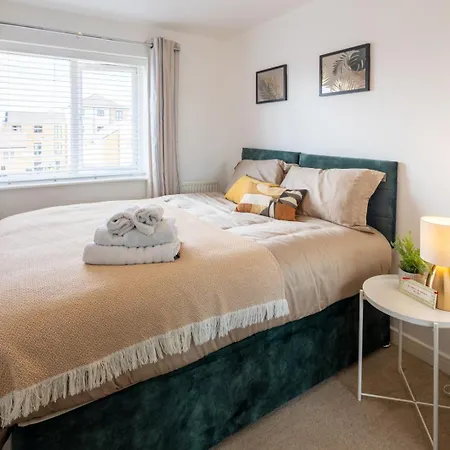 Cozy Glam Patchway Garden House Sleep 9 Mid-long Term Welcome בית נופש