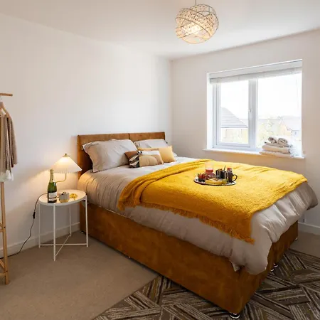 בית נופש Cozy Glam Patchway Garden House Sleep 9 Mid-long Term Welcome בריסטול