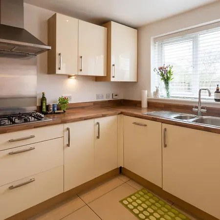 Cozy Glam Patchway Garden House Sleep 9 Mid-long Term Welcome בית נופש