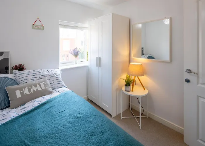 Cozy Glam Patchway Garden House Sleep 9 Mid-long Term Welcome Prázdninový dům Bristol