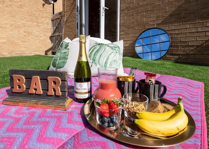 Cozy Glam Patchway Garden House Sleep 9 Mid-long Term Welcome * Bristol